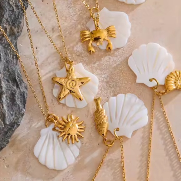 Starfish White Shell 18K Gold Stainless Steel Waterproof Necklace - Picture 2 of 8